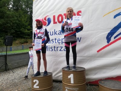 Zawodnicy na podium zawodów Lotos Cup Kids w Bystrej